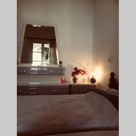 3 Min From The Beach-white&blue House In דירה *