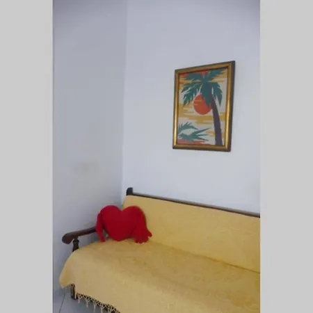 3 Min From The Beach-white&blue House In אפולון