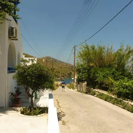 3 Min From The Beach-white&blue House In Lejlighed