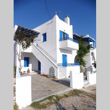 3 Min From The Beach-white&blue House In Lejlighed