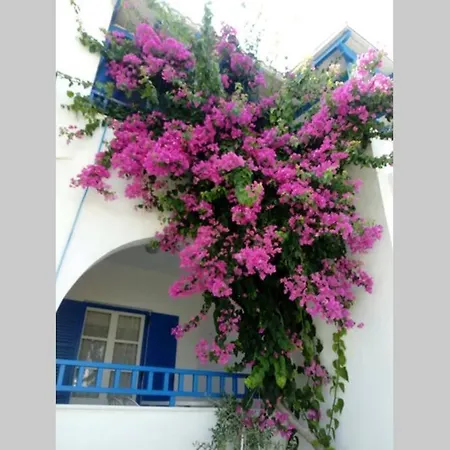 3 Min From The Beach-white&blue House In Lejlighed